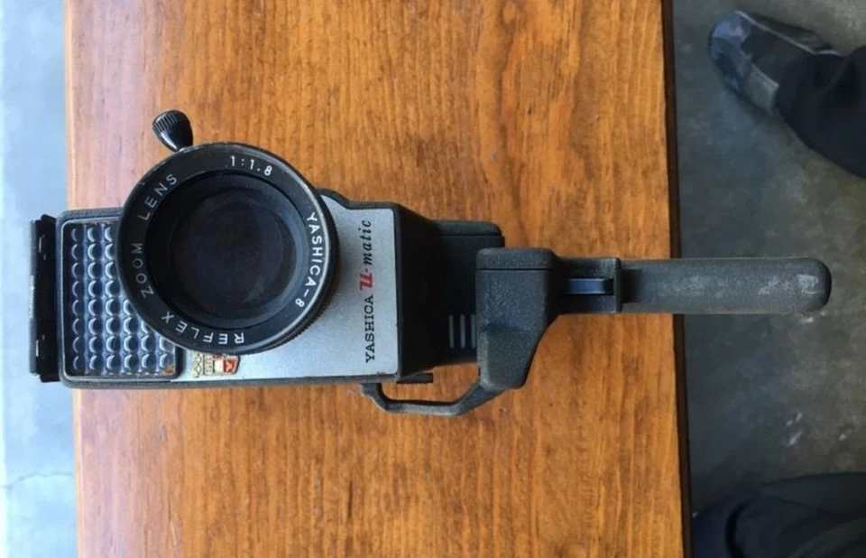 Cámara de película vintage Yashica 8 mm U-Matic zoom réflex rara vendedor de EE. UU. ENVÍO RÁPIDO Foto 3 de 4