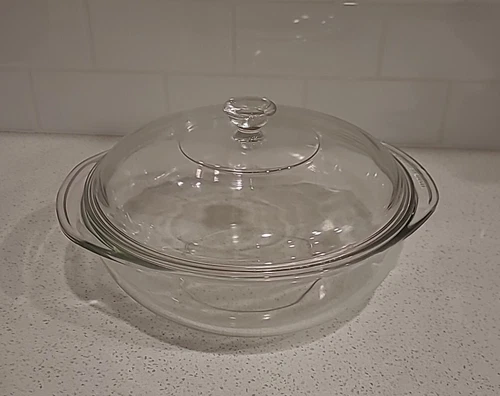 Pyrex Vtg D-23 Ovenware glass bowl with lid/handles Made USA
