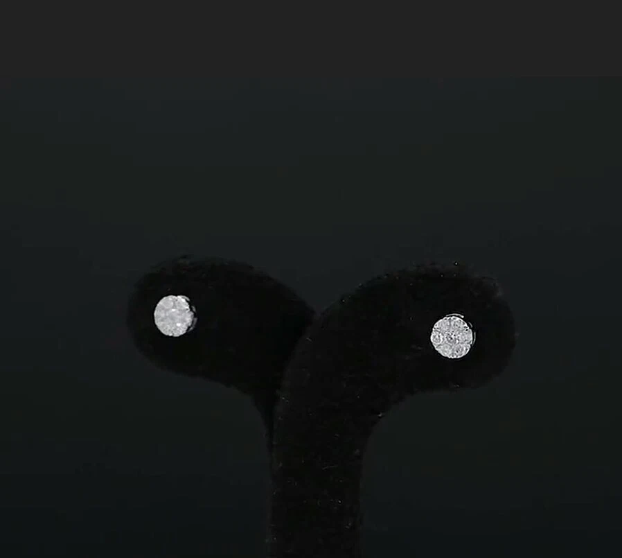 Tachuelas de boda de diamantes naturales de oro blanco de 14K accesorios de diamantes unisex para mujer. Foto 2 de 4