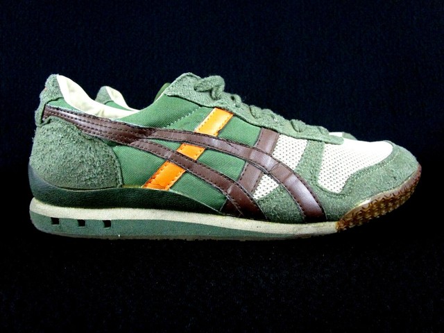 black and gold nike shoes womens