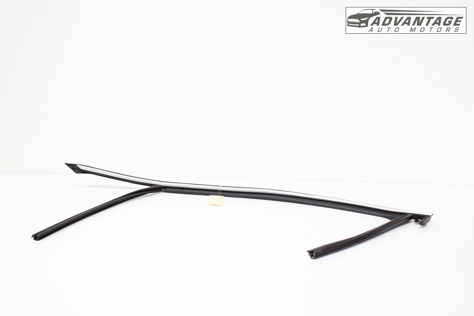 2016-2025 CHEVROLET MALIBU FRONT DRIVER DOOR WINDOW GLASS RUN CHANNEL SEAL OEM