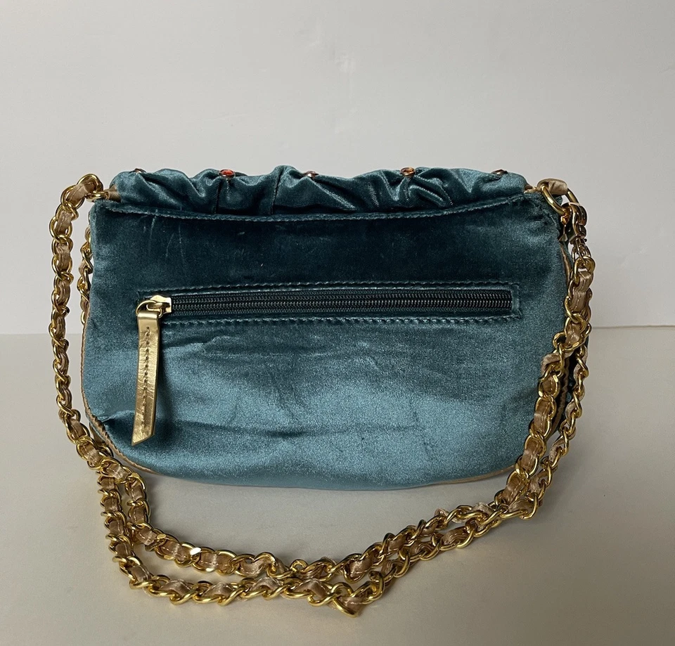 Bandolera de hombro Twiggy London de terciopelo con estrás pequeña verde azulado Foto 3 de 4