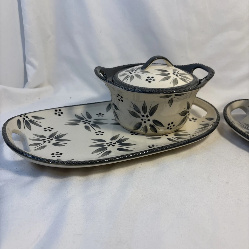 Набор серых салатных тарелок и суповых тарелок с крышкой Temptations By Tara Old World. - Изображение 2 из 4