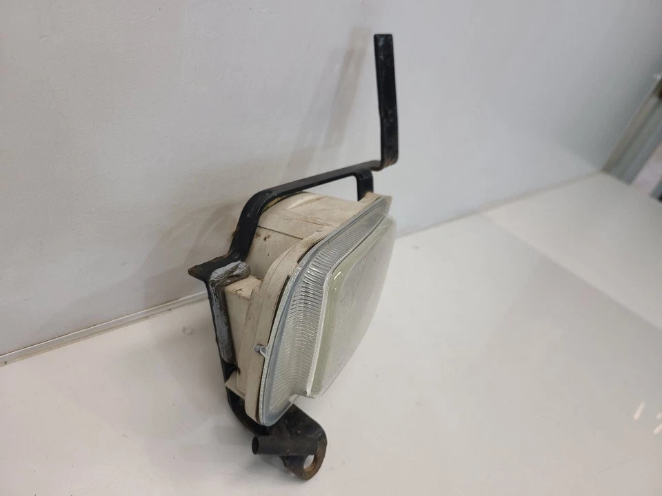 1998-00 Volvo V70 XC (Wagon / AWD) Drivers Left Fog Light W/ Bracket - Image 3 of 4