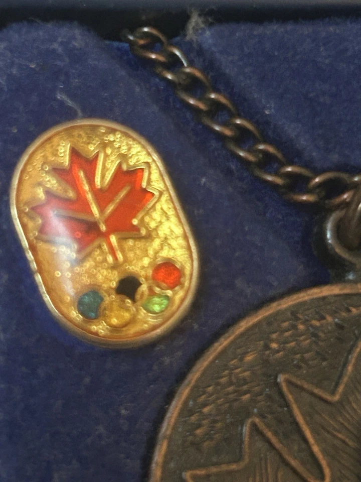 Vintage 1976 Montreal Olympics Pendant And Pins From Canada And Russia - Image 3 of 4