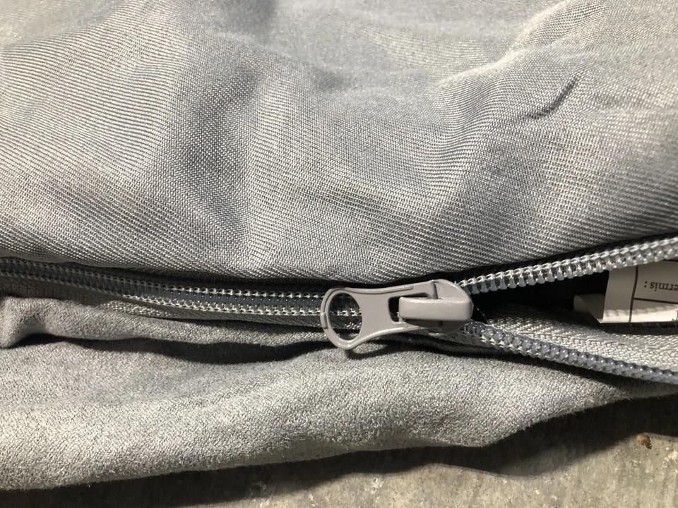 Плюшевый и замшевый ортопедический диван-кровать для питомца FurHaven 27 x 36 дюймов большой, серый - Изображение 4 из 4