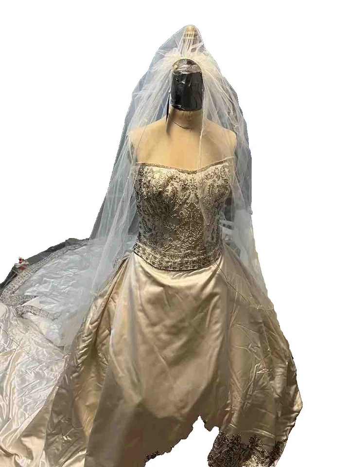 Never worn Kenneth Pool ball gown - Image 2 of 4