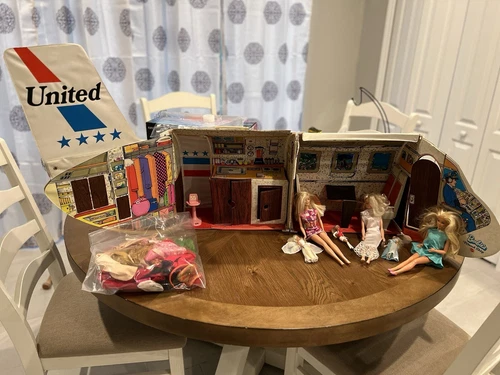 VINTAGE 1972 BARBIE'S FRIEND SHIP UNITED AIRLINES FOLD OUT AIRPLANE Mattel