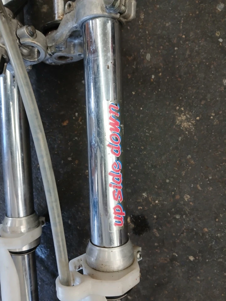 Kawasaki KX80 KX100 1992 suspensión delantera horquillas amortiguadores triple árbol cromado Foto 2 de 4