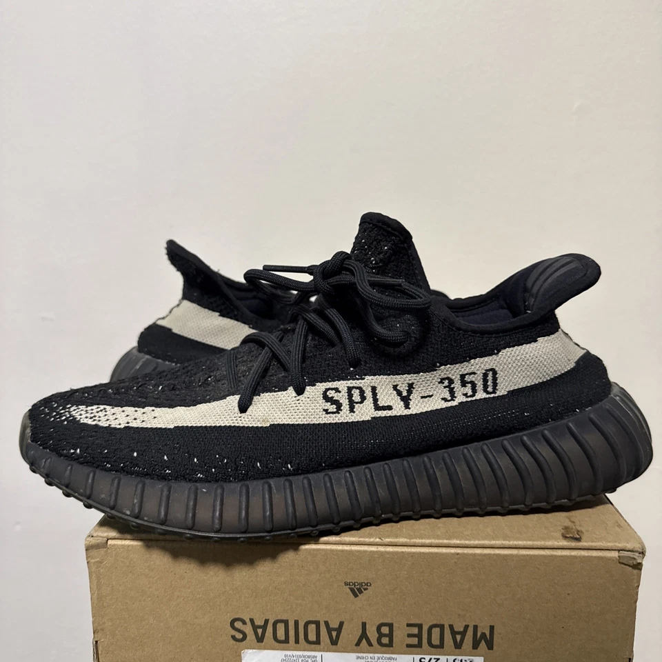 Yeezy 350 v2 'Oreo' Size 9.5 - Image 2 of 4