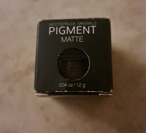 Sombra de ojos de color Younique Moodstruck minerales mate TWITTERPATED .04 OZ