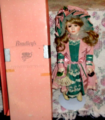 RARE GOLD EYES-VICKI WALKER PORCELAIN 18'' DOLL-R&B 55/300-MINTY CONDITION-1980'S