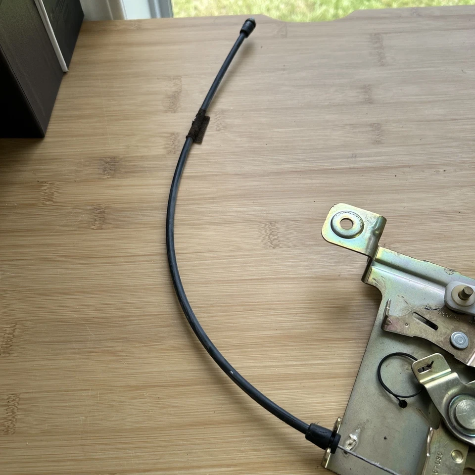 2002-2005 Ford Explorer Rear Hatch Lock Actuator - Image 4 of 4