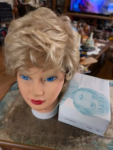 Paula Young Marigold A1076 blonde wig AVG color 14/88A new never worn