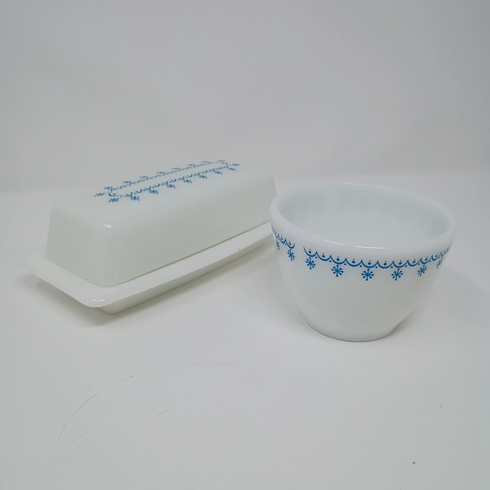 Vtg PYREX Milk Glass BUTTER DISH Sugar Bowl BLUE & WHITE SNOWFLAKE GARLAND