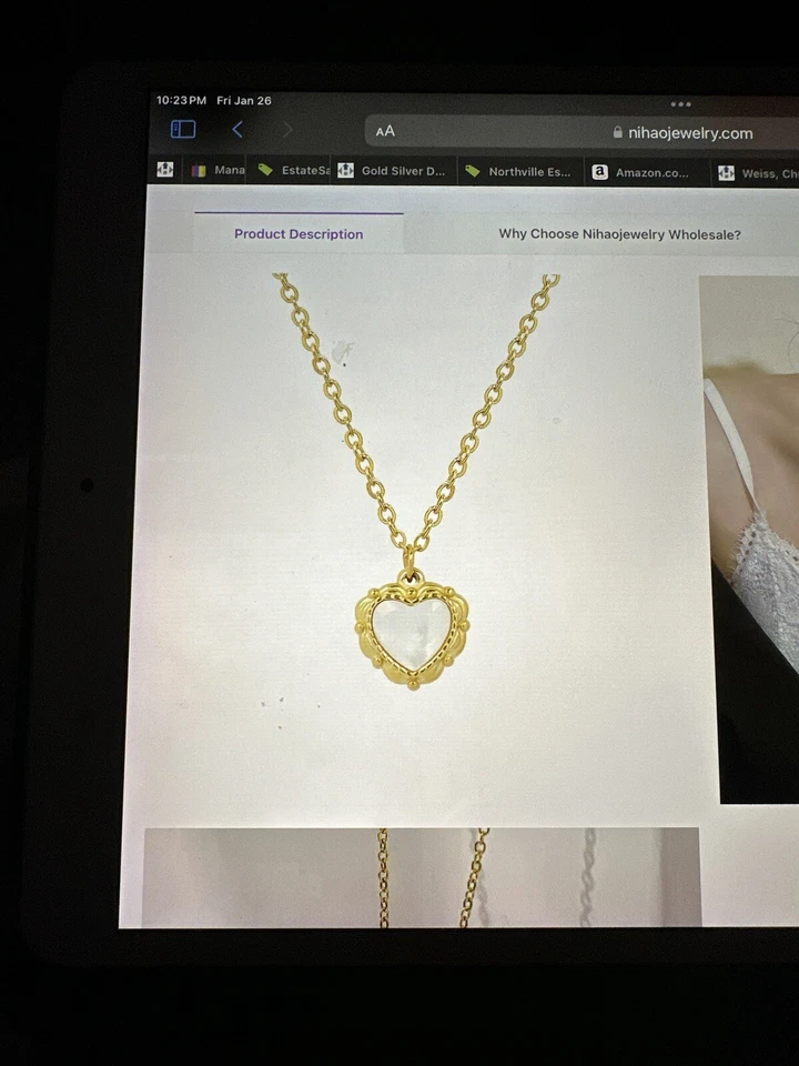 Collar colgante retro con incrustación de acero de titanio en forma de corazón cadena en tono dorado Foto 3 de 3