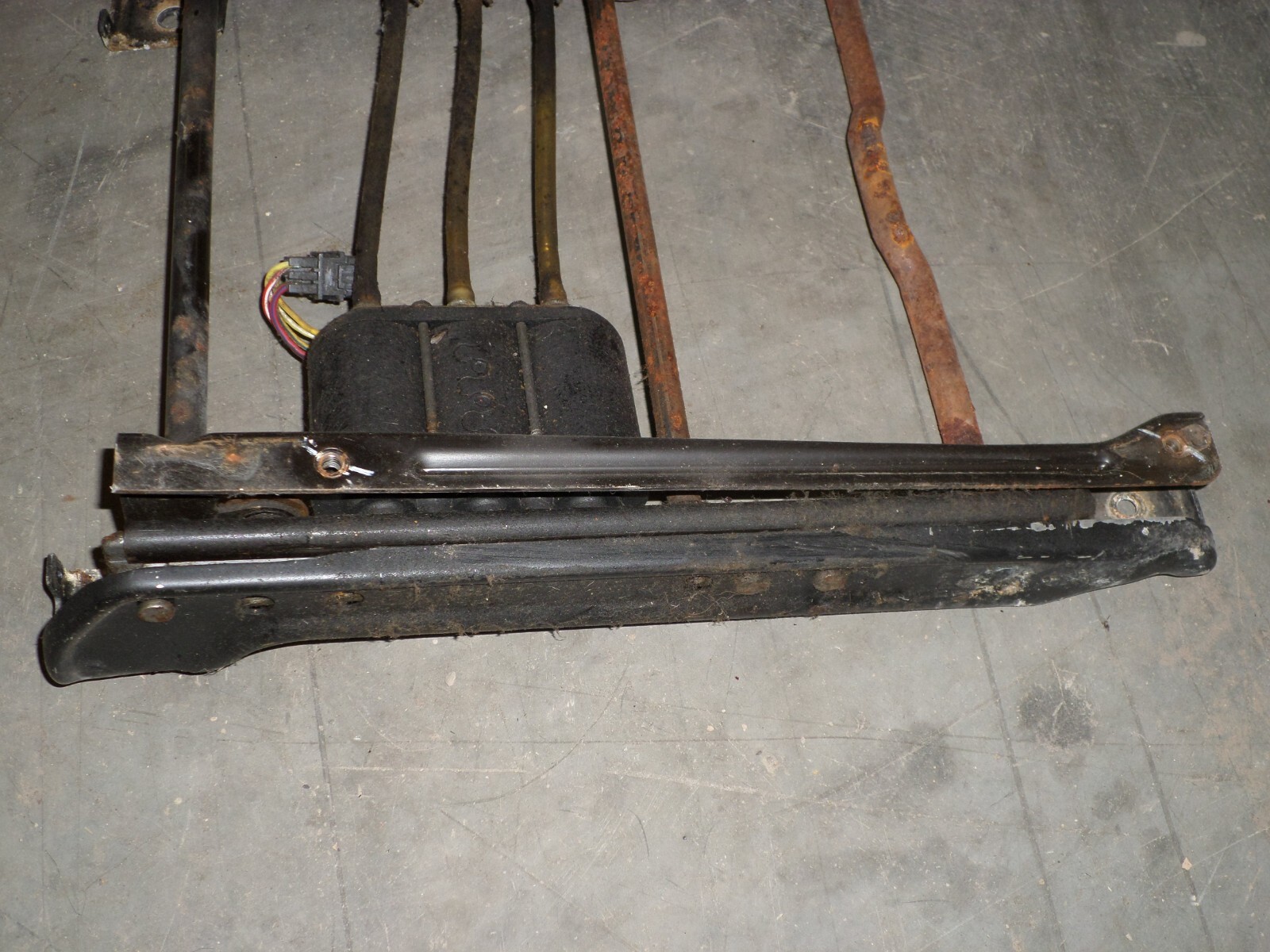 95 Corvette POWER SEAT TRACK Electric 88 90 C4 91 92 93 94 96 GM 10137220 eBay