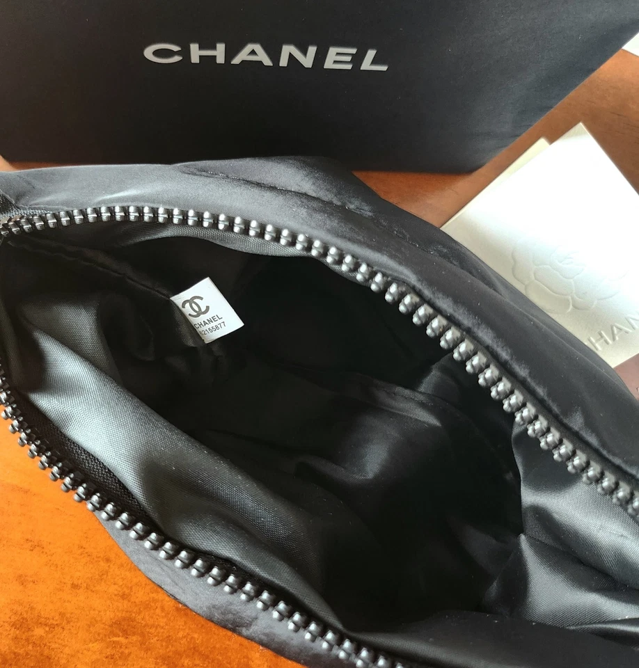 Bolsa hinchada cosmética Chanel Foto 4 de 4