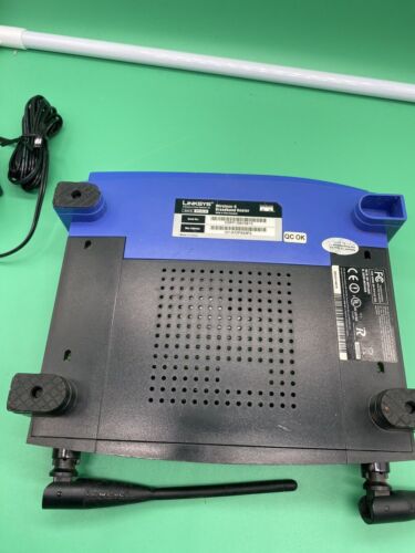 Linksys Wireless G Broadband Router / 10/100 4-Port Switch WRT54G V8 - Picture 7 of 8