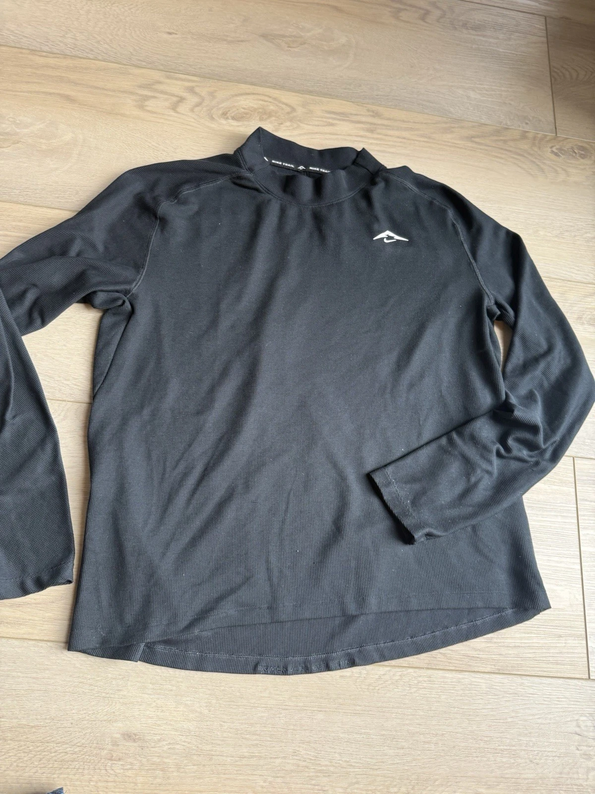 Nike Trail Dri-Fit Mens Long-Sleeve Running Top T-Shirt BLACK Textured LARGE
Opens in a new window o