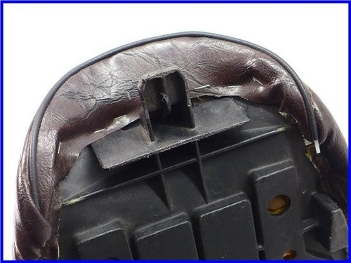 KAWASAKI 2002 Zephyr 1100 Genuine base tuck roll seat - Picture 5 of 8
