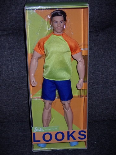 Barbie Signature Looks Model #18 Ken Made To Move Muscular Buff Body Box beschädigt