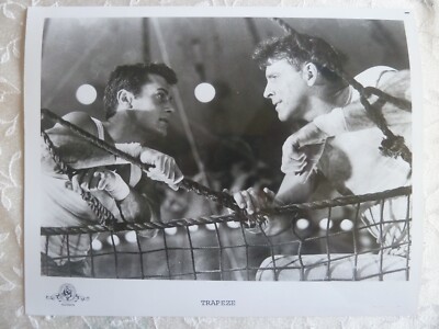 TRAPEZE 8x10 b/w Press Photo / Tony Curtis & Burt Lancaster