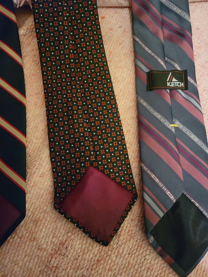 5 Pcs LOT of Classic Men's Work or Play Stylish Neck Ties - Image 4 of 4