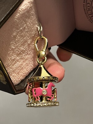 Juicy Couture seltener Charm Y2K Vintage, neu mit Etikett Pferdekarussell rosa Karussell 