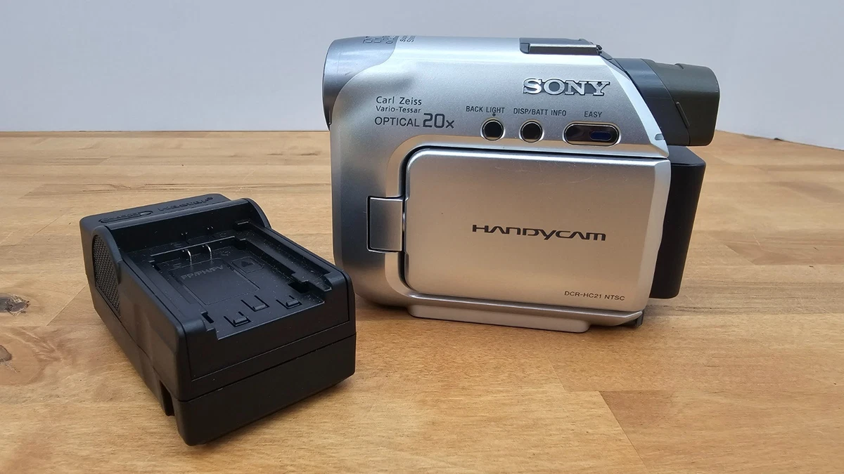 Preços baixos em Câmeras de vídeo de Definição Padrão Sony