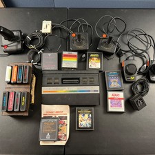 Lotto sistemi di gioco Atari 2600 Jr. non testati controller cavi di archiviazione non testati