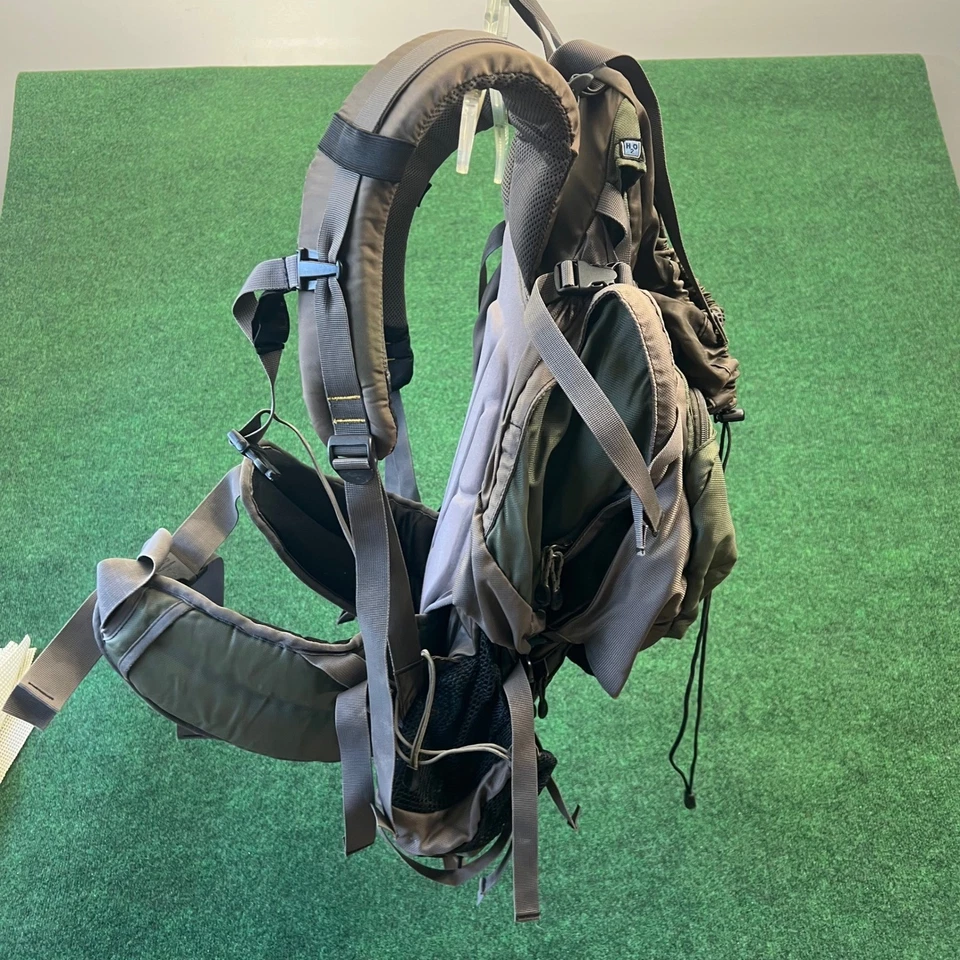 Mountainsmith Titan Internal Frame Hiking Outdoor Backpack 70L+ Green Gray - Image 4 of 4