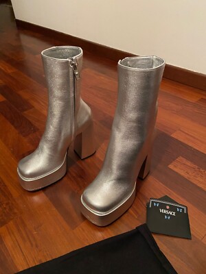 Versace Stiefelette Laminatleder Neu mit Karton. Nummer 37. 