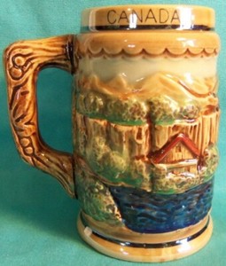Vintage LUSTERWARE Beer Mug SOUVENIR CANADA Niagara Falls 3-D GRAPHIC Japan