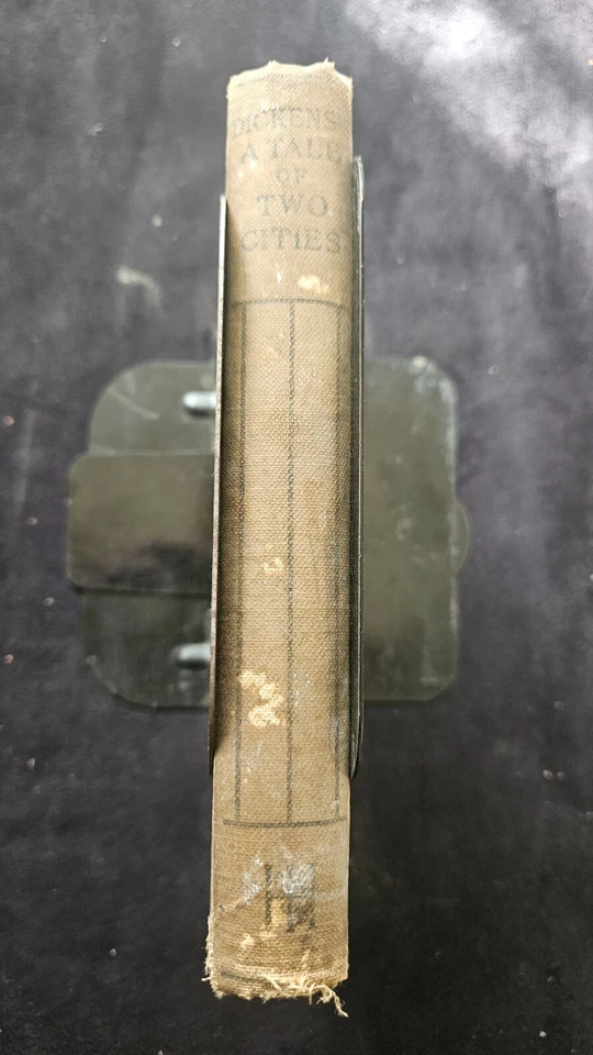 ‡ 📕 VTG Tale of Two Cities by Dickens • 1912 • HC - Imagem 3 de 4