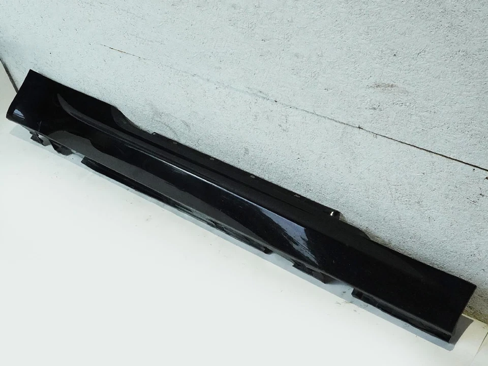 2007 Bmw M6 E64 Convertible Rocker Skirt Panel Cover Right Rh 51777898214 Oem - Image 3 of 4