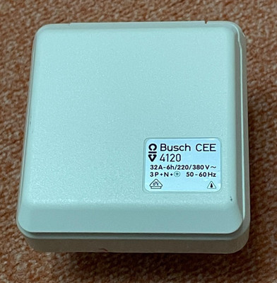 Busch - Jaeger  CEE - Steckdose  4120 U