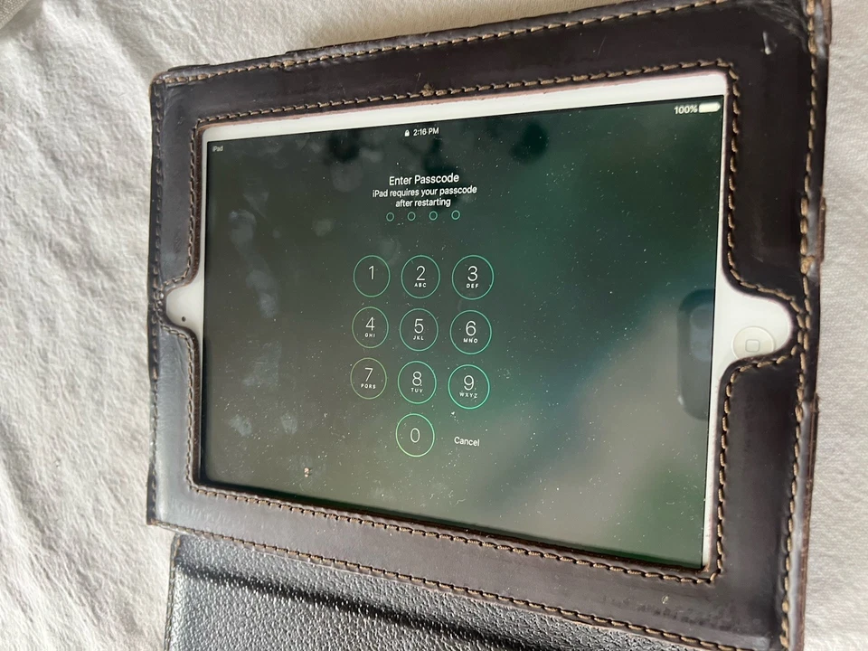 Apple iPad Mini Wi-Fi 7.9” + Saddleback Leather Case Dark Brown Full-Grain - Image 2 of 4