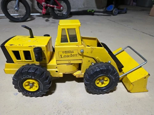 Vintage Mighty Tonka Truck Turbo Diesel Front End Loader XMB -975 year 1970s