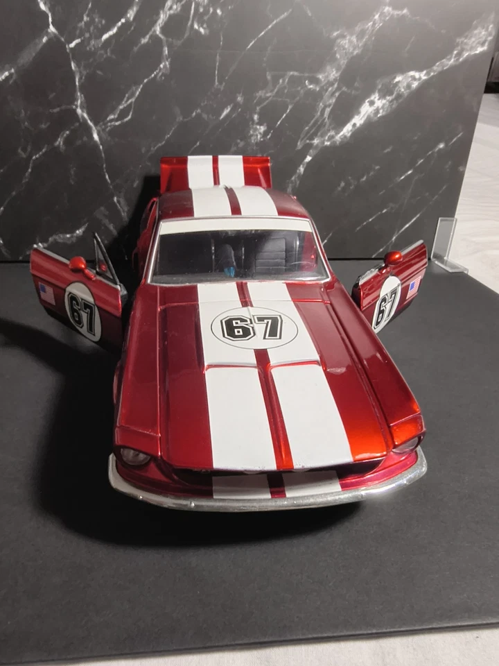 Jada Toys 1967 Shelby GT-500KR масштаб 1:18 красный с белыми полосками литой #90324 - Изображение 3 из 4
