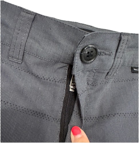 Travis Mathew Boy’s Shorts Size 10 Golf Performance Flat Front Gray Stripe - Picture 4 of 6
