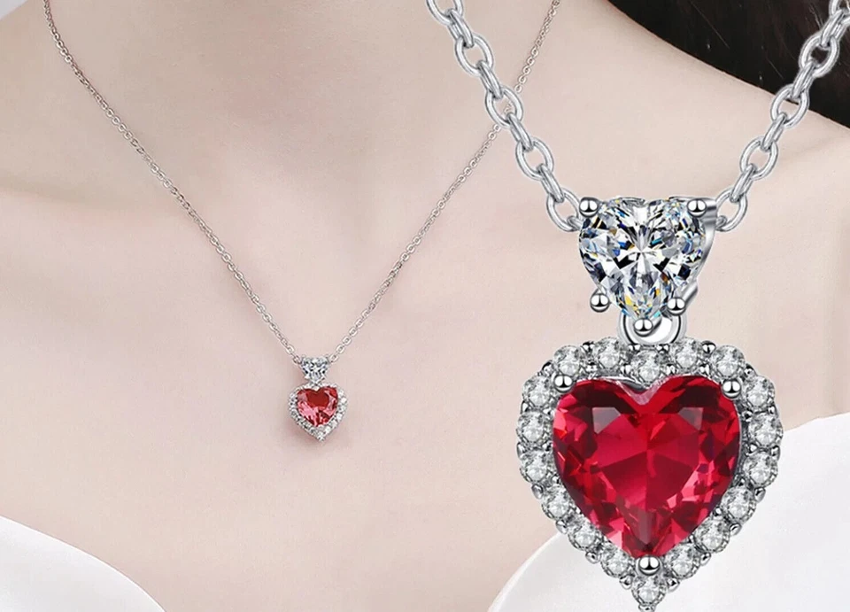 Cadena colgante con halo de rubí rojo simulado corte corazón para mujer enchapada en oro blanco de 14 k Foto 2 de 4