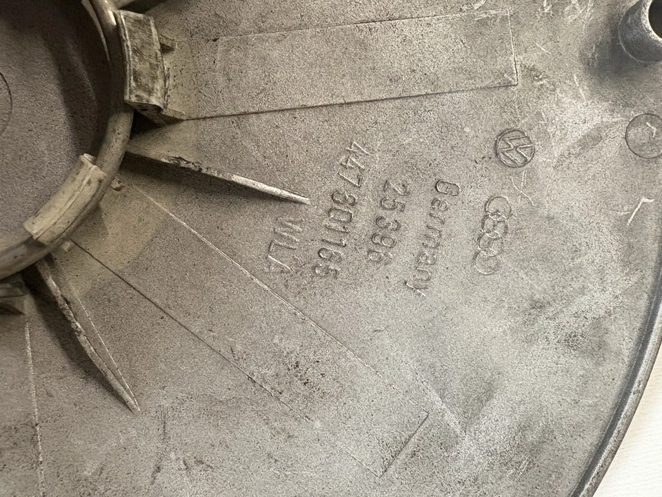 Tapa central de rueda plateada Audi OEM 1984-1987 5000 25396 447601165 Foto 3 de 3