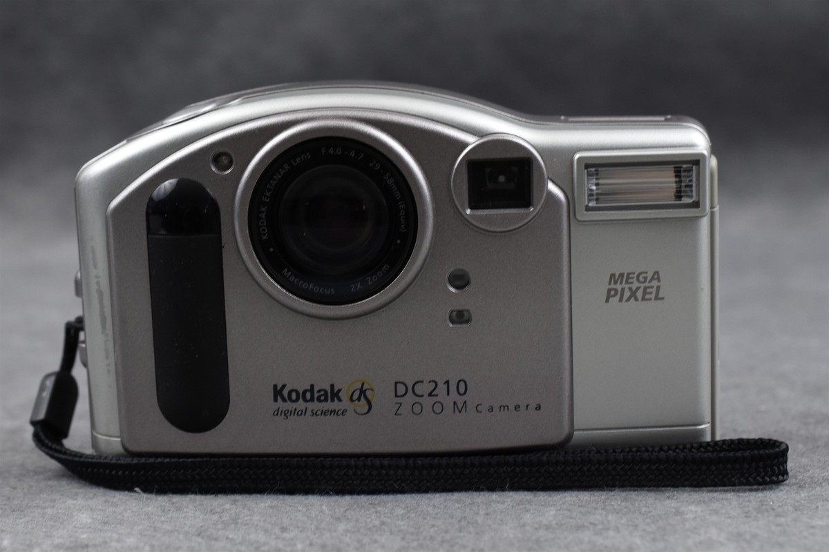 Kodak DC210 Zoom 1MP Digital Camera Tested w/ Case Manuals Cables