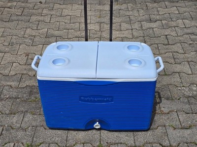 Coleman Rubbermaid  Wheeled 65 Liter Kühlbox mit Rollen blau Trolley Griff