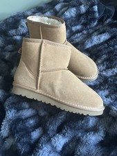 UGG Australia Classic Mini II Winter Boots for Women, Size 8 - Chestnut