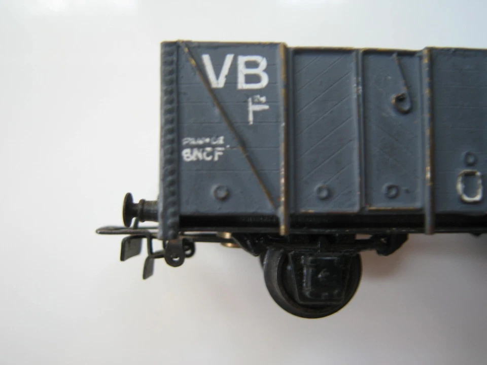 Petit wagon tombereau gris en métal peint à marquage "VB" de chez VB - Bon état - Photo 3/4