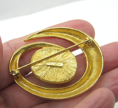 Vtg Monet Gold Tone and White Faux Pearl Swirled Pin Brooch Modernistic 1 3/4" - Picture 4 of 5