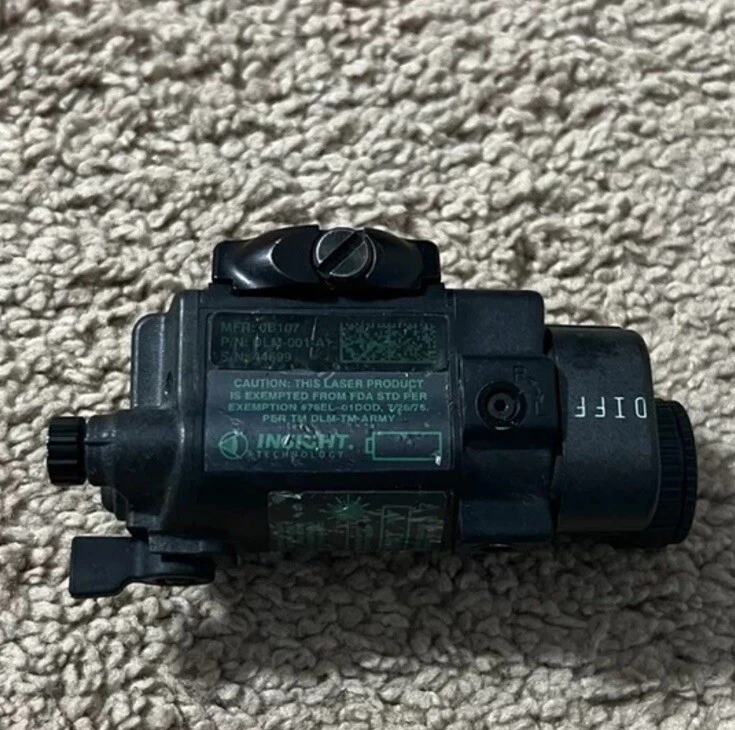 ILUMINADOR E COLDRE INFRAVERMELHO/visível integrado AN/PEQ-14 e luz branca - Imagem 3 de 4