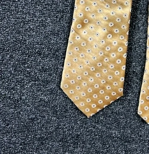 Jones New York 100% 真丝领带男式金色和蓝色圆点几何图案全新带标签 — 第 2/4 张图片